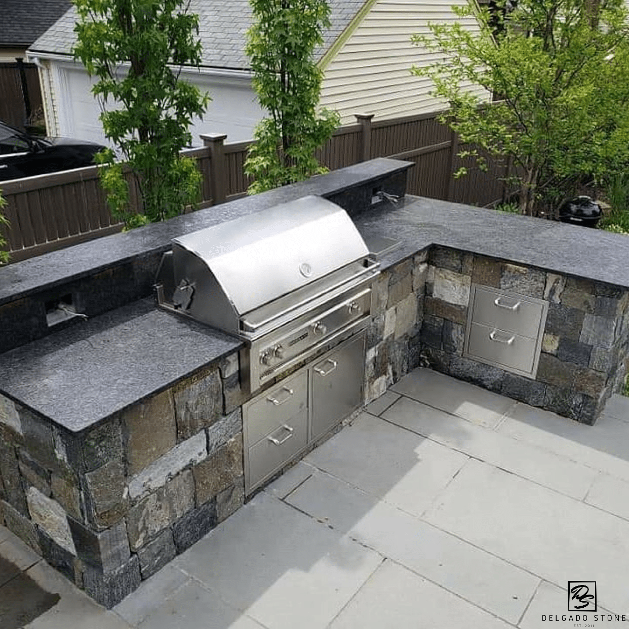 American Mist Collection | Dark Grey Stone Veneer | Delgado